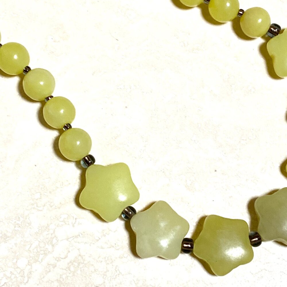 Starry Night Necklace, Lemon Yellow Star-Shape Serpentine Beaded Choker - Picture 7 of 15